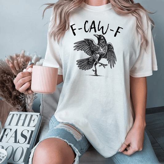 ✨Humoristisk T-shirt med krage-motiv – Sig det med et krax!