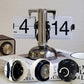 Moderne digitalt mekanisk retro flip down-ur med indvendigt gear
