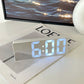 Moderne digitalt mekanisk retro flip down-ur med indvendigt gear