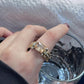 🎁Varmt salg🔥Kraftig vintage zirkonia-ring med bredt bånd
