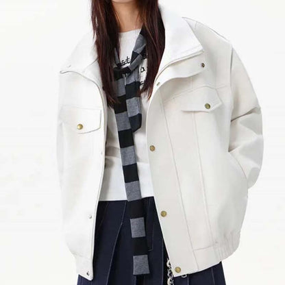 Casual jakke i imiteret læder med knapper